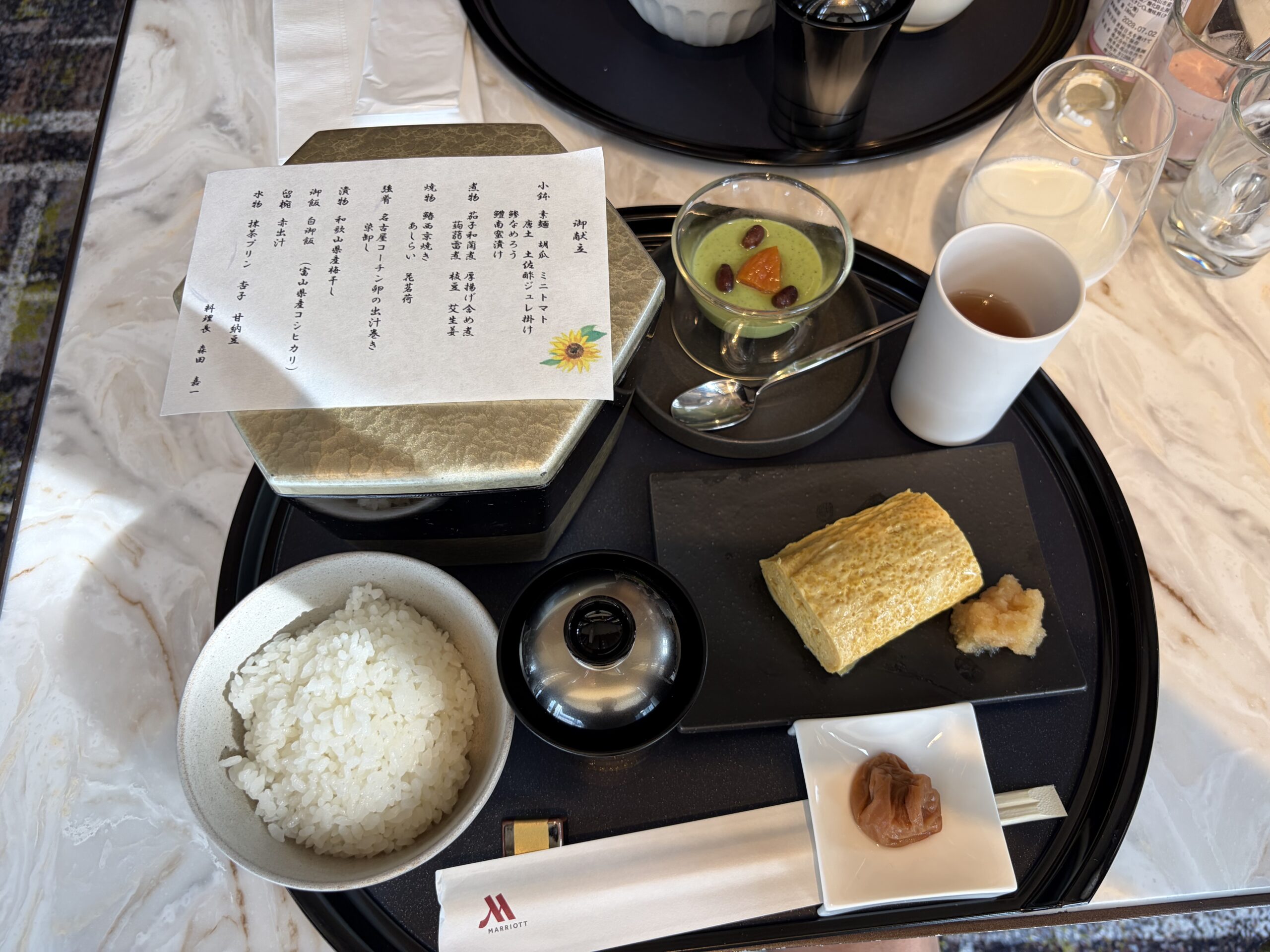 コンシェルジュラウンジの和食の朝食膳